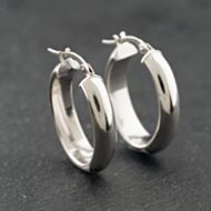Pre-Owned White Gold Plain Oval Hoop Earrings 41174192