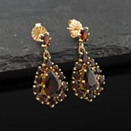 Pre-Owned 9ct Yellow Gold 26mm Garnet Pear Shape Cluster Dropper Earrings 41174282
