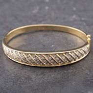 Pre-Owned 9ct Yellow Gold Diamond Graduating Standard Hinged Bangle 41211139