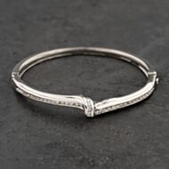 Pre-Owned 9ct White Gold 0.93ct Brilliant Cut Diamond Knot Channel Set Hinged Bangle 41211211