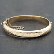 Pre-Owned 9ct Yellow Gold Half Engraved Standard Hinged Bangle 41211258