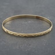 Pre-Owned 9ct Yellow Gold Diamond Cut Standard Engraved Bangle 41211267