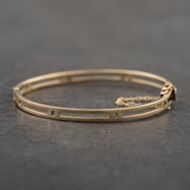 Pre-Owned 9ct Yellow Gold Cut Out Design Medium Hinged Bangle 41211301