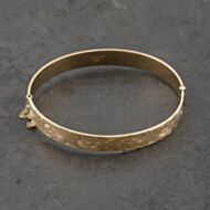 Pre-Owned 9ct Yellow Gold Hand Engraved Foliate Design Hinged Bangle 41211349