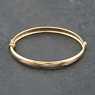 Pre-Owned 18ct Yellow Gold Patterned Hinged Bangle 41211390