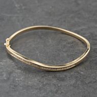 Pre-Owned 14ct Yellow Gold Brilliant Cut Diamond Channel Set Hinged Bangle 41211397