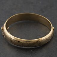 Pre-Owned Vintage 9ct Yellow Gold Half Engraved Hinged Bangle 41211424