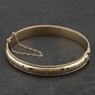 Pre-Owned Vintage 9ct Yellow Gold Hand Engraved Beaded Edge Small Hinged Bangle 41211429