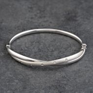 Pre-Owned 9ct White Gold Diamond Brushed & Polished Crossover Small Hinged Bangle 41211430