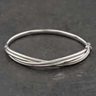 Pre-Owned 9ct White Gold Half Twist Hinged Bangle 41211444