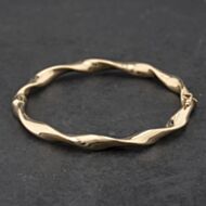 Pre-Owned 9ct Yellow Gold Twist Hinged Bangle 41211467