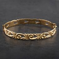 Pre-Owned 9ct Yellow Gold Patterned Open Swirl Standard Hinged Bangle 4121289