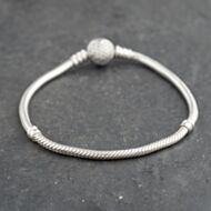 Pre-Owned Pandora Silver Cubic Zirconia Pandora Moments Sparkling Pave Heart 6.5 Inch Charm Bracelet 41221400