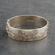 Pre-Owned Silver Foliate Engraved Standard Hinged Bangle 41251451
