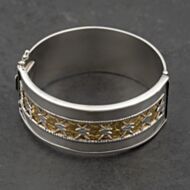 Pre-Owned Silver With Gold Textured Panel Wide Standard Hinged Bangle 41251523