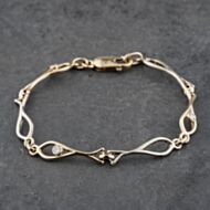 Pre-Owned 9ct Two Colour Gold 0.20ct Brilliant Cut Diamond Fish Link Design 7.5 Inch Chain Bracelet 41281602