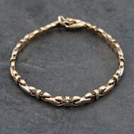 Pre-Owned 9ct Three Colour Gold Flat Bow Design 7.5 Inch Bracelet 41281648