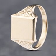 Pre-Owned 9ct Yellow Gold Plain Square Patterned Shoulders Signet Ring 41341741