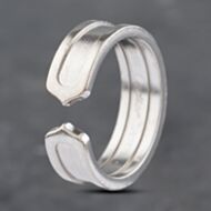 Pre-Owned 18ct White Gold Catier Double 'C' Design Band Ring 41341810