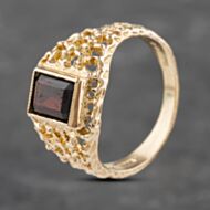 Pre-Owned 9ct Yellow Gold Garnet Signet Ring 41341940