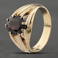 Pre-Owned 9ct Yellow Gold Garnet Oval Signet Ring 41342007