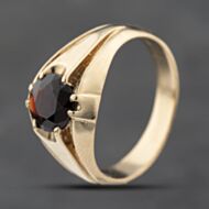 Pre-Owned 9ct Yellow Gold Garnet Signet Ring 41342095