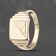 Pre-Owned 9ct Yellow Gold Square Part Engraved Signet Ring 41342101