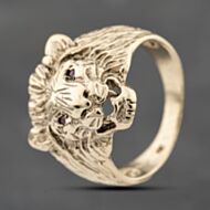 Pre-Owned 9ct Yellow Gold Garnet Set Lion Head Signet Ring 41342173
