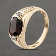 Pre-Owned 9ct Yellow Gold Garnet & Diamond Set Shoulders Signet Ring 41342267