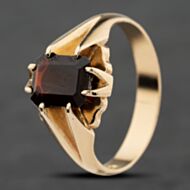 Pre-Owned Vintage 9ct Yellow Gold Garnet Oblong Signet Ring 41342329
