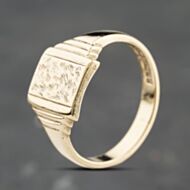 Pre-Owned 9ct Yellow Gold Patterned Oblong Signet Ring 41342349