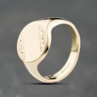 Pre-Owned 9ct Yellow Gold Oval Part Engraved Signet Ring 41342352