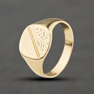 Pre-Owned 9ct Yellow Gold Cushion Shape Half Engraved Signet Ring 41342489
