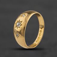 Pre-Owned 18ct Yellow Gold Diamond Gypsy Style Three Stone Ring 41342539