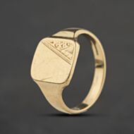 Pre-Owned 9ct Yellow Gold Cushion Signet Ring 41342548