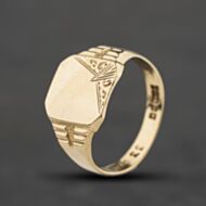 Pre-Owned 9ct Yellow Gold Part Engraved Square Signet Ring 41342551