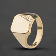 Pre-Owned 9ct Yellow Gold Part Engraved Square Signet Ring 41342552