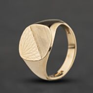 Pre-Owned 9ct Yellow Gold Diamond Cut Half Patterned Signet Ring 41342565
