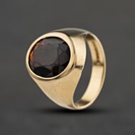Pre-Owned 9ct Yellow Gold Garnet Oval Signet Ring 41342569