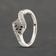 Pre-Owned 9ct White Gold 0.25ct Black & White Diamond Set Dress Ring 41383352