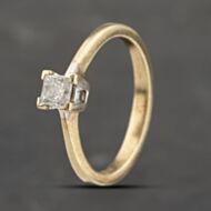 Pre-Owned 9ct Yellow Gold Princess Cut Diamond Four Claw Solitaire Ring 41383419