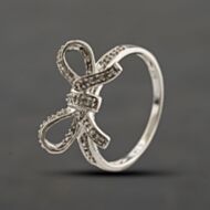 Pre-Owned 9ct White Gold 0.14ct Diamond Bow Dress Ring 41384423