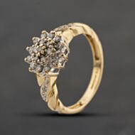 Pre-Owned 9ct Yellow Gold 0.25ct Brilliant Cut Diamond Flower Cluster Ring 41384428