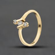 Pre-Owned 18ct Yellow Gold 0.16ct Brilliant Cut Diamond Three Stone Dress Ring 41384628