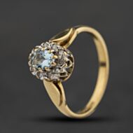 Pre-Owned 9ct Yellow Gold Aquamarine & Diamond Oval Cluster Ring 41384766