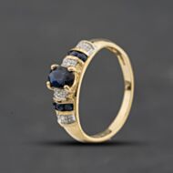 Pre-Owned 9ct Yellow Gold Diamond & Sapphire Oval Dress Ring 41384801