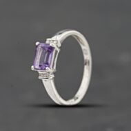 Pre-Owned 9ct White Gold Diamond & Amethyst Oblong Dress Ring 41384809