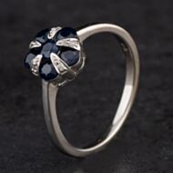 Pre-Owned 18ct White Gold Cluster Ring 4138627