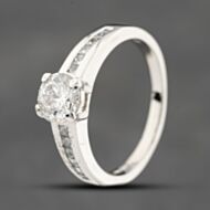 Pre-Owned Platinum 0.75ct Brilliant Cut Diamond Shoulder Set Solitaire Ring 41481710