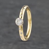Pre-Owned 18ct Yellow Gold 0.25ct Brilliant Cut Diamond Rubover Set Shoulder Set Solitaire Ring 41481882